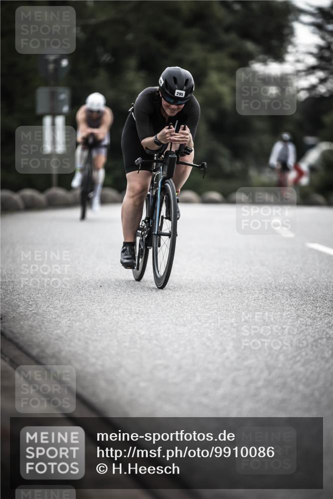 21.06.2026 - 29. Vierlanden-Triathlon H.Heesch http://msf.ph/oto/9910086 21.06.2026 09:30:32 Radfahren 35, 159, 225, 248, 295 meine-sportfotos.de