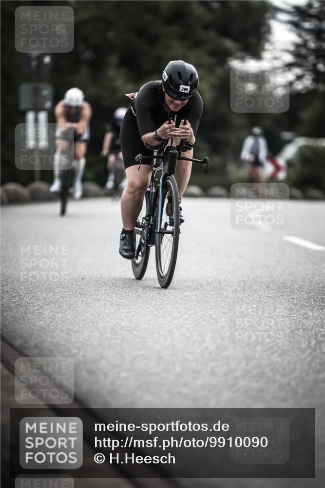 21.06.2026 - 29. Vierlanden-Triathlon H.Heesch http://msf.ph/oto/9910090 21.06.2026 09:30:32 Radfahren 35, 159, 225, 248, 295 meine-sportfotos.de