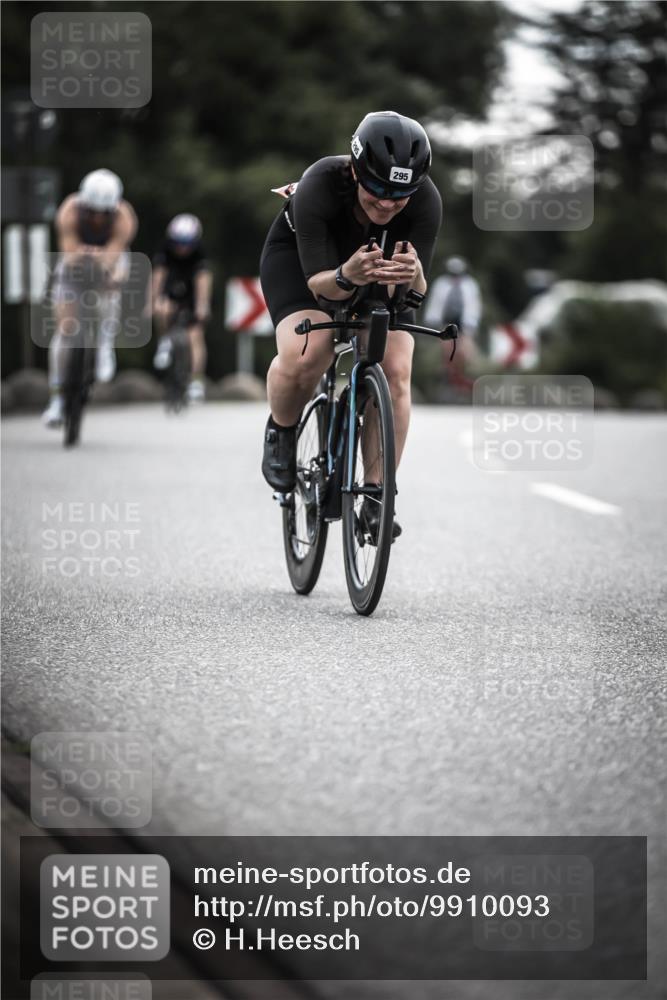 21.06.2026 - 29. Vierlanden-Triathlon H.Heesch http://msf.ph/oto/9910093 21.06.2026 09:30:32 Radfahren 35, 159, 225, 248, 295 meine-sportfotos.de