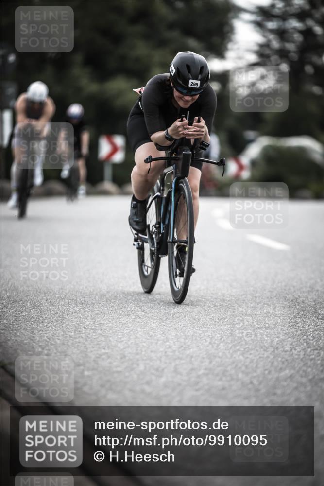 21.06.2026 - 29. Vierlanden-Triathlon H.Heesch http://msf.ph/oto/9910095 21.06.2026 09:30:32 Radfahren 35, 159, 225, 248, 295 meine-sportfotos.de