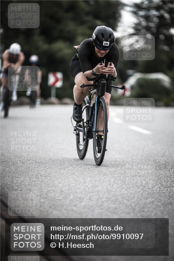 21.06.2026 - 29. Vierlanden-Triathlon H.Heesch http://msf.ph/oto/9910097 21.06.2026 09:30:32 Radfahren 35, 159, 225, 248, 295 meine-sportfotos.de
