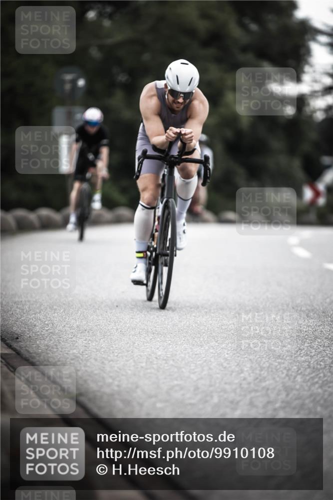 21.06.2026 - 29. Vierlanden-Triathlon H.Heesch http://msf.ph/oto/9910108 21.06.2026 09:30:33 Radfahren 35, 147, 159, 225, 248, 295 meine-sportfotos.de
