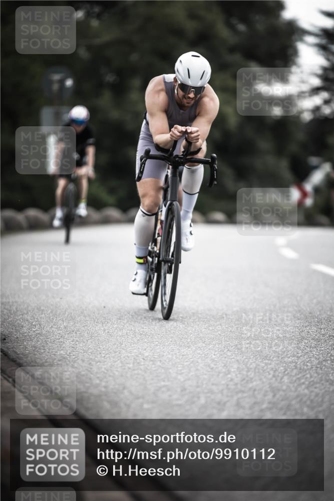 21.06.2026 - 29. Vierlanden-Triathlon H.Heesch http://msf.ph/oto/9910112 21.06.2026 09:30:34 Radfahren 35, 147, 159, 225, 248, 295 meine-sportfotos.de