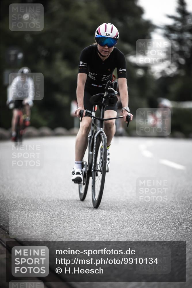 21.06.2026 - 29. Vierlanden-Triathlon H.Heesch http://msf.ph/oto/9910134 21.06.2026 09:30:36 Radfahren 35, 147, 159, 225, 248, 295 meine-sportfotos.de