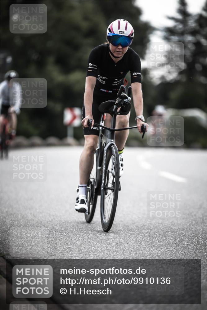 21.06.2026 - 29. Vierlanden-Triathlon H.Heesch http://msf.ph/oto/9910136 21.06.2026 09:30:36 Radfahren 35, 147, 159, 225, 248, 295 meine-sportfotos.de