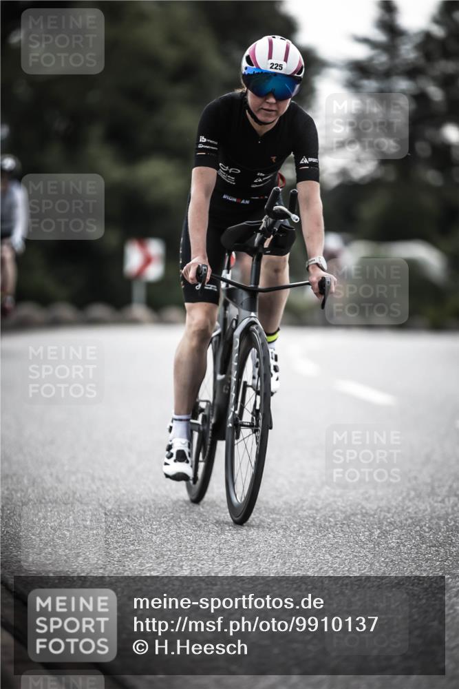 21.06.2026 - 29. Vierlanden-Triathlon H.Heesch http://msf.ph/oto/9910137 21.06.2026 09:30:36 Radfahren 35, 147, 159, 225, 248, 295 meine-sportfotos.de