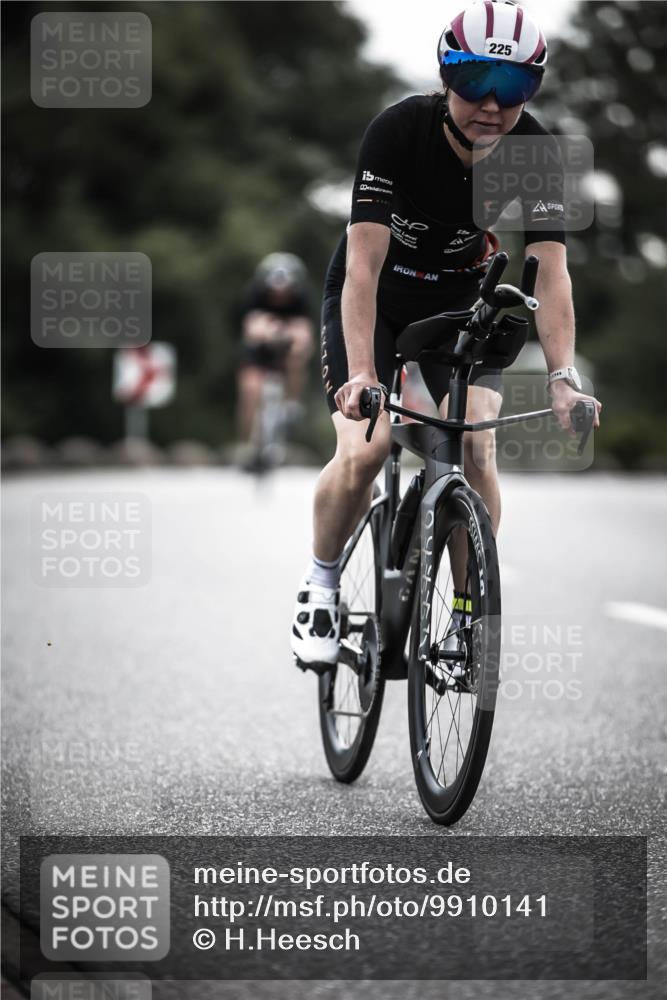 21.06.2026 - 29. Vierlanden-Triathlon H.Heesch http://msf.ph/oto/9910141 21.06.2026 09:30:36 Radfahren 35, 147, 159, 225, 248, 295 meine-sportfotos.de