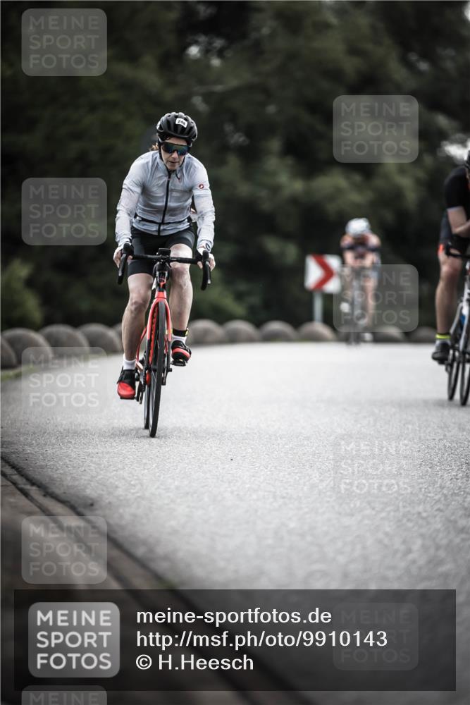 21.06.2026 - 29. Vierlanden-Triathlon H.Heesch http://msf.ph/oto/9910143 21.06.2026 09:30:37 Radfahren 35, 147, 159, 225, 248 meine-sportfotos.de