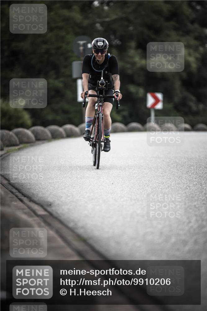 21.06.2026 - 29. Vierlanden-Triathlon H.Heesch http://msf.ph/oto/9910206 21.06.2026 09:31:06 Radfahren 2, 115, 124, 167, 245 meine-sportfotos.de