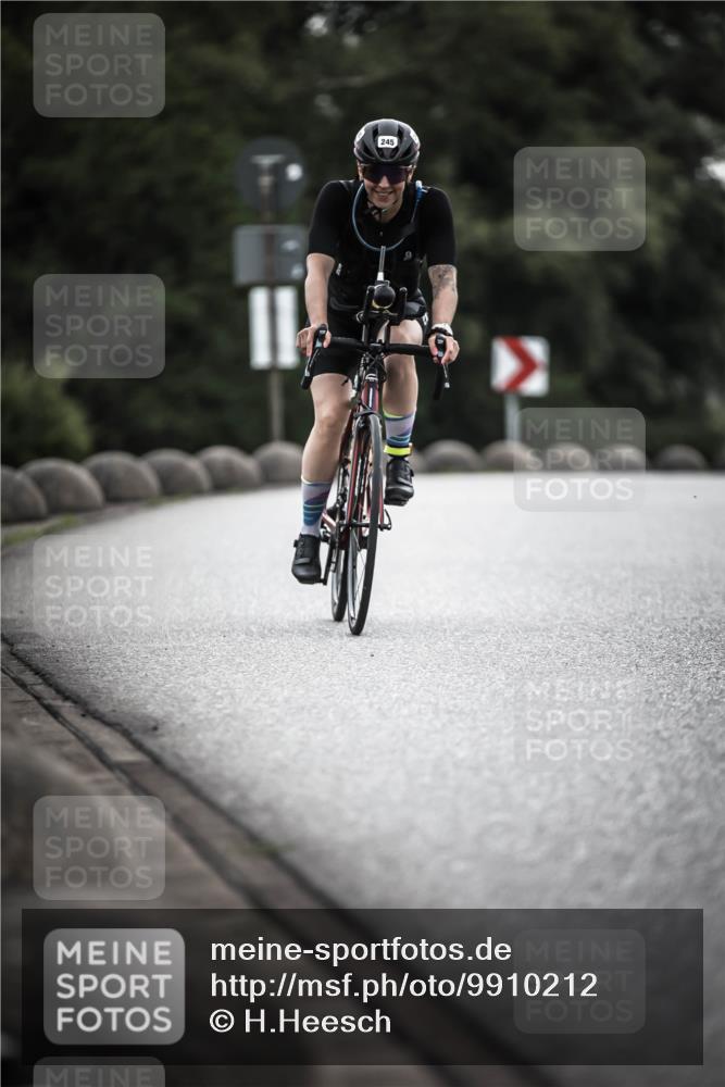 21.06.2026 - 29. Vierlanden-Triathlon H.Heesch http://msf.ph/oto/9910212 21.06.2026 09:31:06 Radfahren 2, 115, 124, 167, 245 meine-sportfotos.de