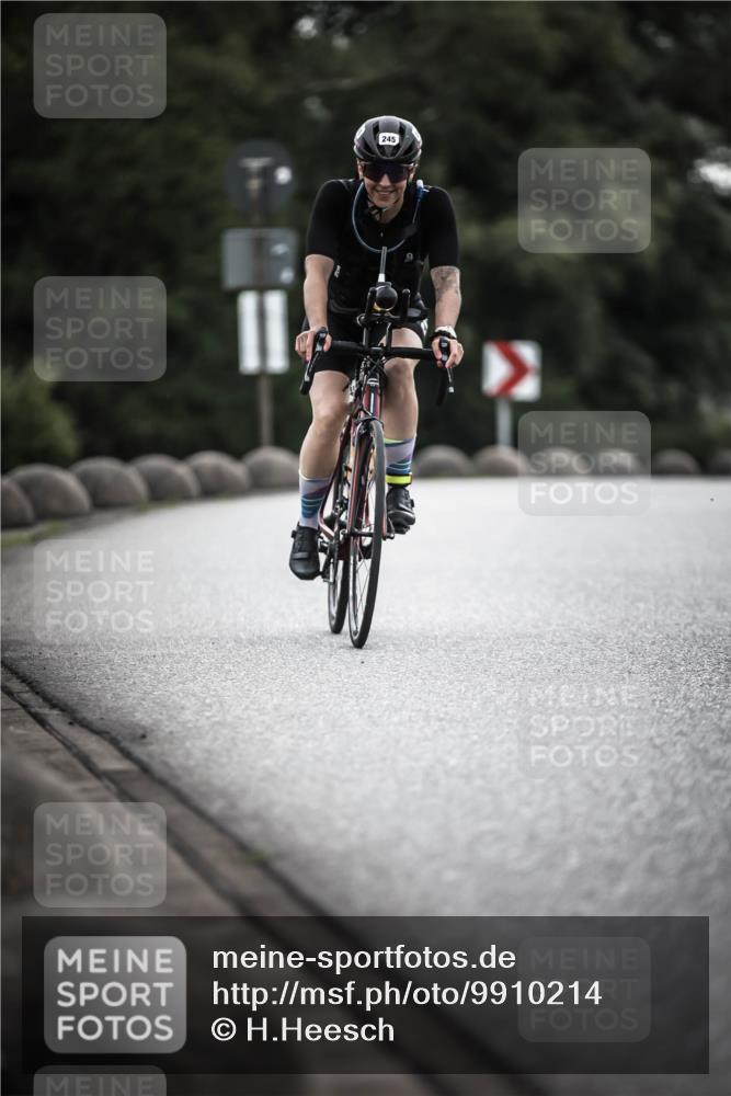 21.06.2026 - 29. Vierlanden-Triathlon H.Heesch http://msf.ph/oto/9910214 21.06.2026 09:31:06 Radfahren 2, 115, 124, 167, 245 meine-sportfotos.de