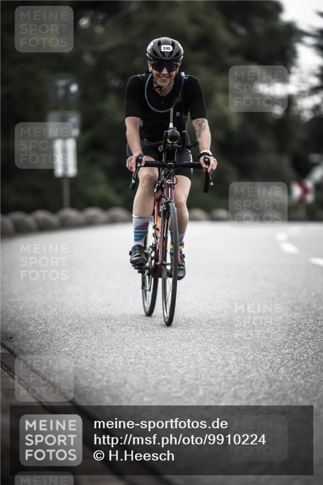21.06.2026 - 29. Vierlanden-Triathlon H.Heesch http://msf.ph/oto/9910224 21.06.2026 09:31:07 Radfahren 2, 115, 124, 167, 245 meine-sportfotos.de
