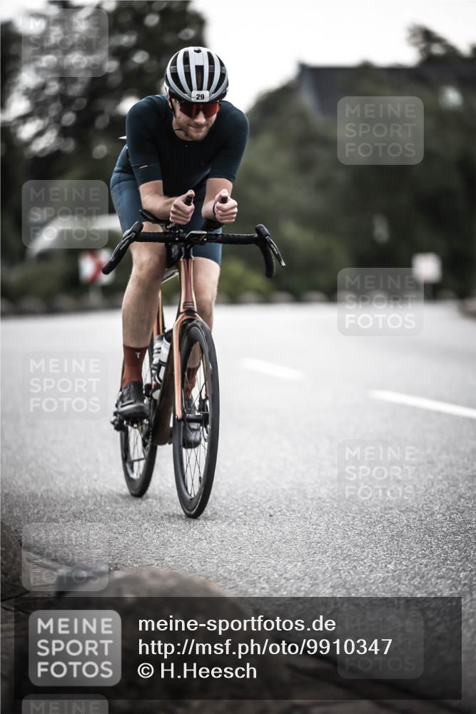 21.06.2026 - 29. Vierlanden-Triathlon H.Heesch http://msf.ph/oto/9910347 21.06.2026 09:31:57 Radfahren 29, 50, 126 meine-sportfotos.de