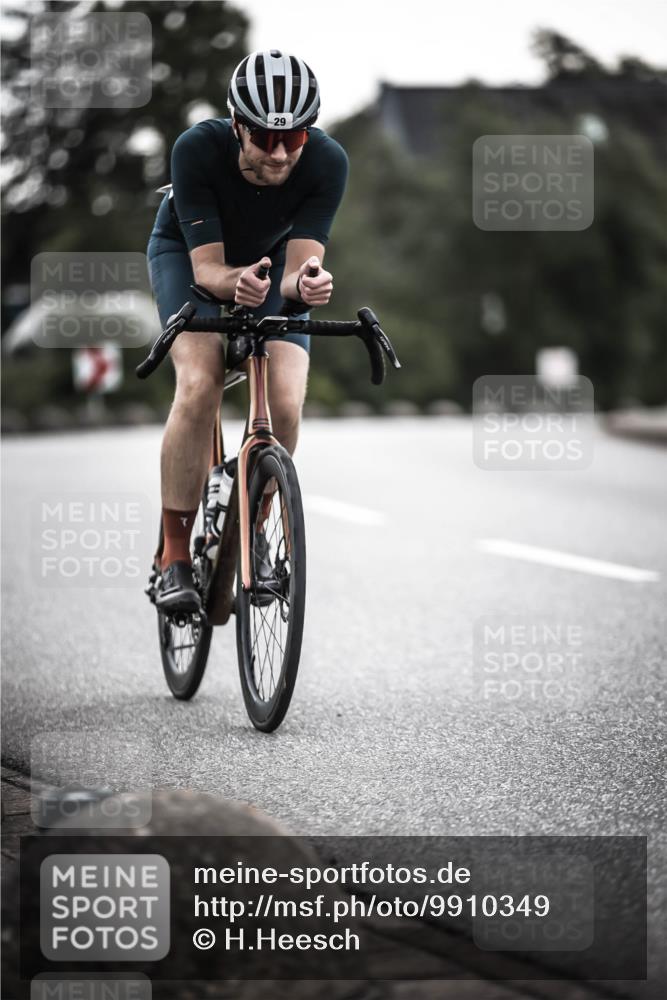 21.06.2026 - 29. Vierlanden-Triathlon H.Heesch http://msf.ph/oto/9910349 21.06.2026 09:31:57 Radfahren 29, 50, 126 meine-sportfotos.de