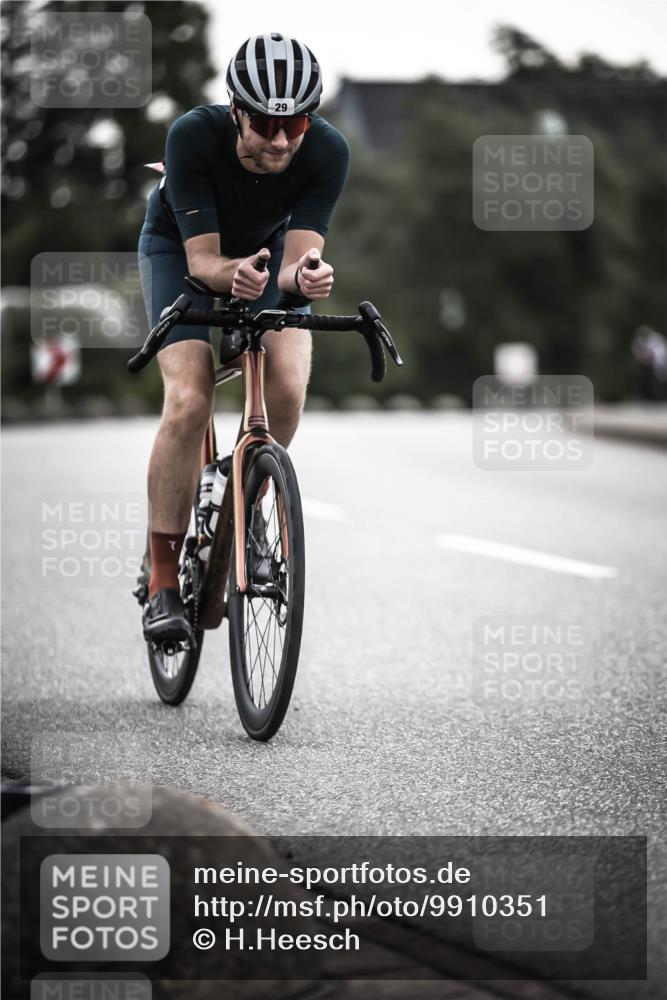 21.06.2026 - 29. Vierlanden-Triathlon H.Heesch http://msf.ph/oto/9910351 21.06.2026 09:31:57 Radfahren 29, 50, 126 meine-sportfotos.de