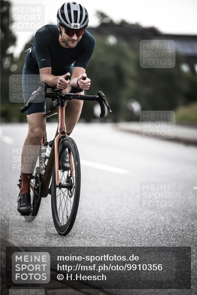 21.06.2026 - 29. Vierlanden-Triathlon H.Heesch http://msf.ph/oto/9910356 21.06.2026 09:31:57 Radfahren 29, 50, 126 meine-sportfotos.de