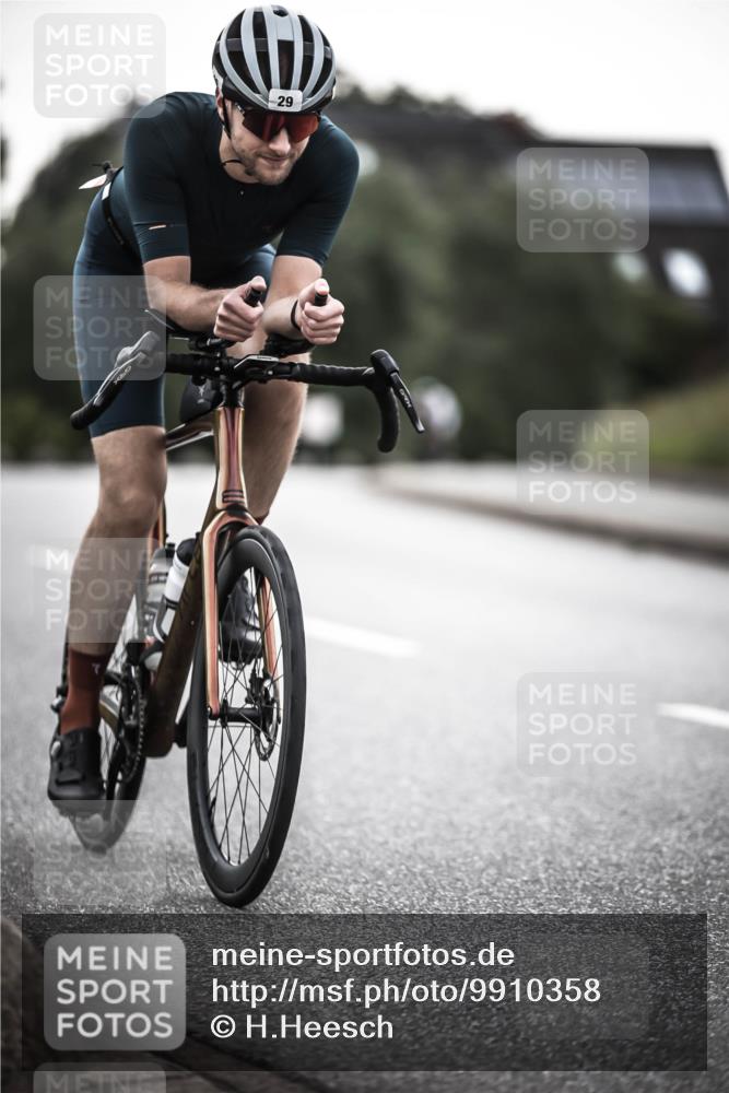 21.06.2026 - 29. Vierlanden-Triathlon H.Heesch http://msf.ph/oto/9910358 21.06.2026 09:31:57 Radfahren 29, 50, 126 meine-sportfotos.de