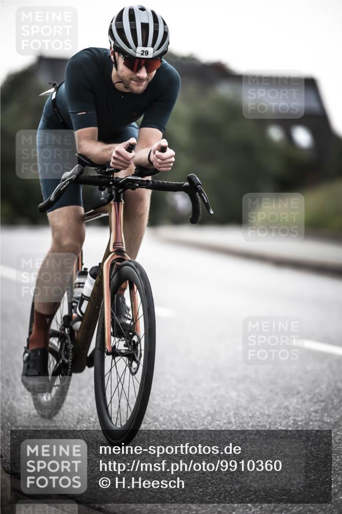 21.06.2026 - 29. Vierlanden-Triathlon H.Heesch http://msf.ph/oto/9910360 21.06.2026 09:31:57 Radfahren 29, 50, 126 meine-sportfotos.de