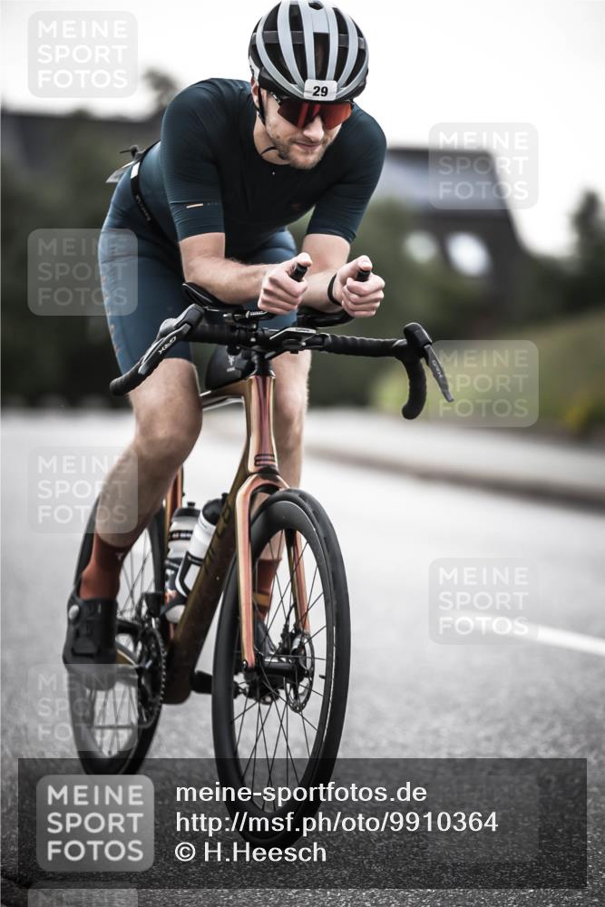 21.06.2026 - 29. Vierlanden-Triathlon H.Heesch http://msf.ph/oto/9910364 21.06.2026 09:31:57 Radfahren 29, 50, 126 meine-sportfotos.de