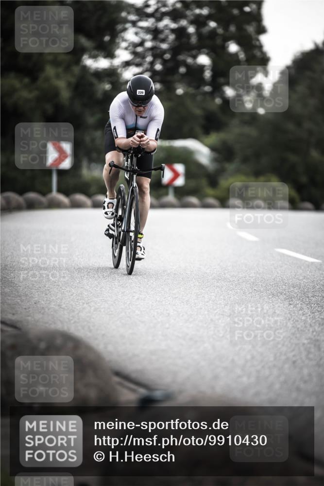 21.06.2026 - 29. Vierlanden-Triathlon H.Heesch http://msf.ph/oto/9910430 21.06.2026 09:32:12 Radfahren 48, 131, 220 meine-sportfotos.de
