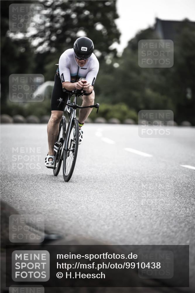 21.06.2026 - 29. Vierlanden-Triathlon H.Heesch http://msf.ph/oto/9910438 21.06.2026 09:32:12 Radfahren 48, 131, 220 meine-sportfotos.de