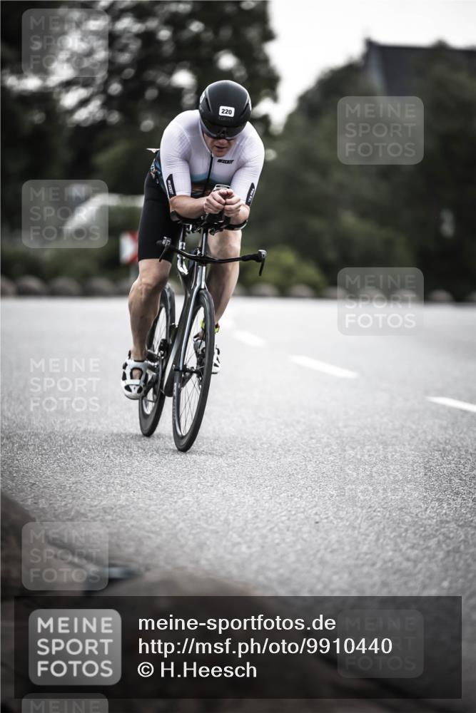 21.06.2026 - 29. Vierlanden-Triathlon H.Heesch http://msf.ph/oto/9910440 21.06.2026 09:32:12 Radfahren 48, 131, 220 meine-sportfotos.de