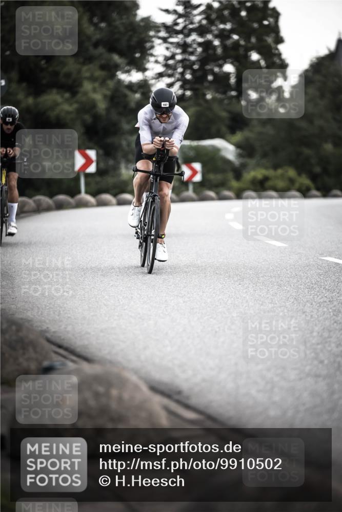 21.06.2026 - 29. Vierlanden-Triathlon H.Heesch http://msf.ph/oto/9910502 21.06.2026 09:33:55 Radfahren 40, 47, 96, 101, 153, 187 meine-sportfotos.de