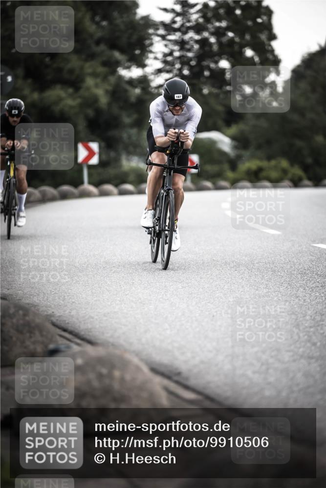 21.06.2026 - 29. Vierlanden-Triathlon H.Heesch http://msf.ph/oto/9910506 21.06.2026 09:33:55 Radfahren 40, 47, 96, 101, 153, 187 meine-sportfotos.de