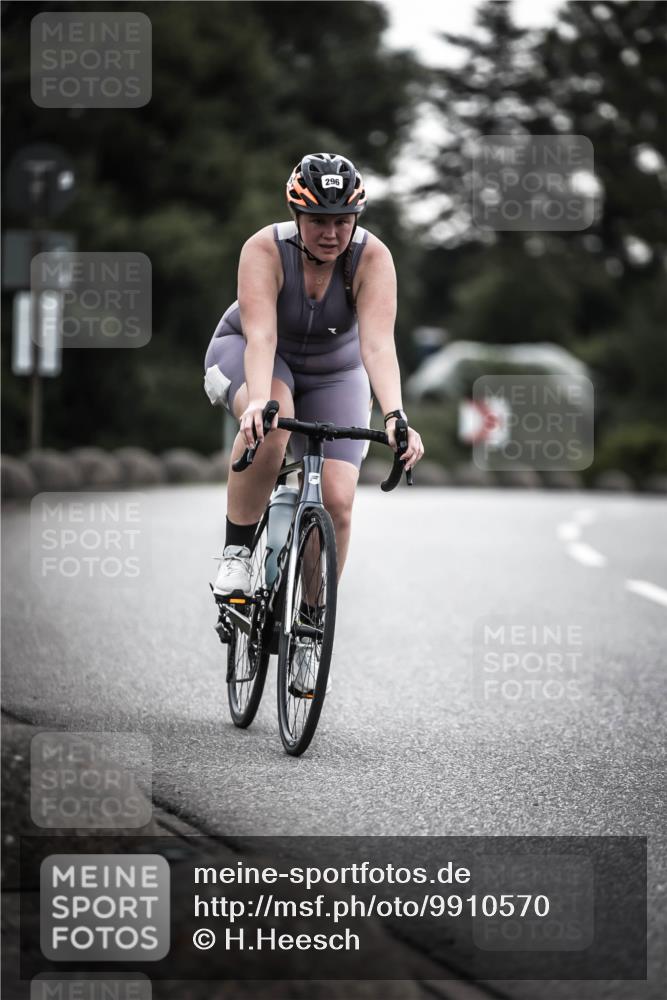 21.06.2026 - 29. Vierlanden-Triathlon H.Heesch http://msf.ph/oto/9910570 21.06.2026 09:34:10 Radfahren 33, 39, 44, 296 meine-sportfotos.de