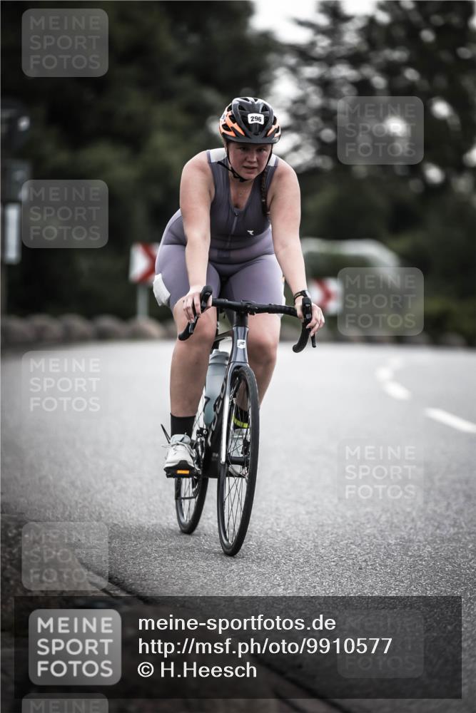 21.06.2026 - 29. Vierlanden-Triathlon H.Heesch http://msf.ph/oto/9910577 21.06.2026 09:34:10 Radfahren 33, 39, 44, 296 meine-sportfotos.de