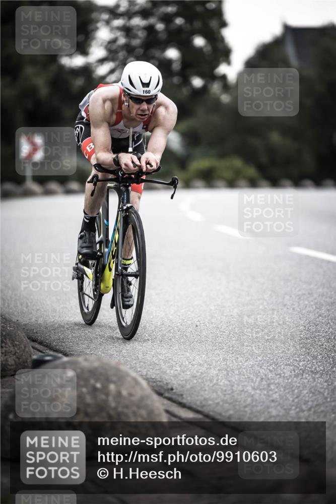 21.06.2026 - 29. Vierlanden-Triathlon H.Heesch http://msf.ph/oto/9910603 21.06.2026 09:34:48 Radfahren 26, 81, 160 meine-sportfotos.de