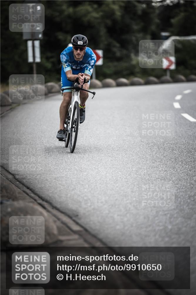 21.06.2026 - 29. Vierlanden-Triathlon H.Heesch http://msf.ph/oto/9910650 21.06.2026 09:35:37 Radfahren 9, 120, 139, 157, 179 meine-sportfotos.de