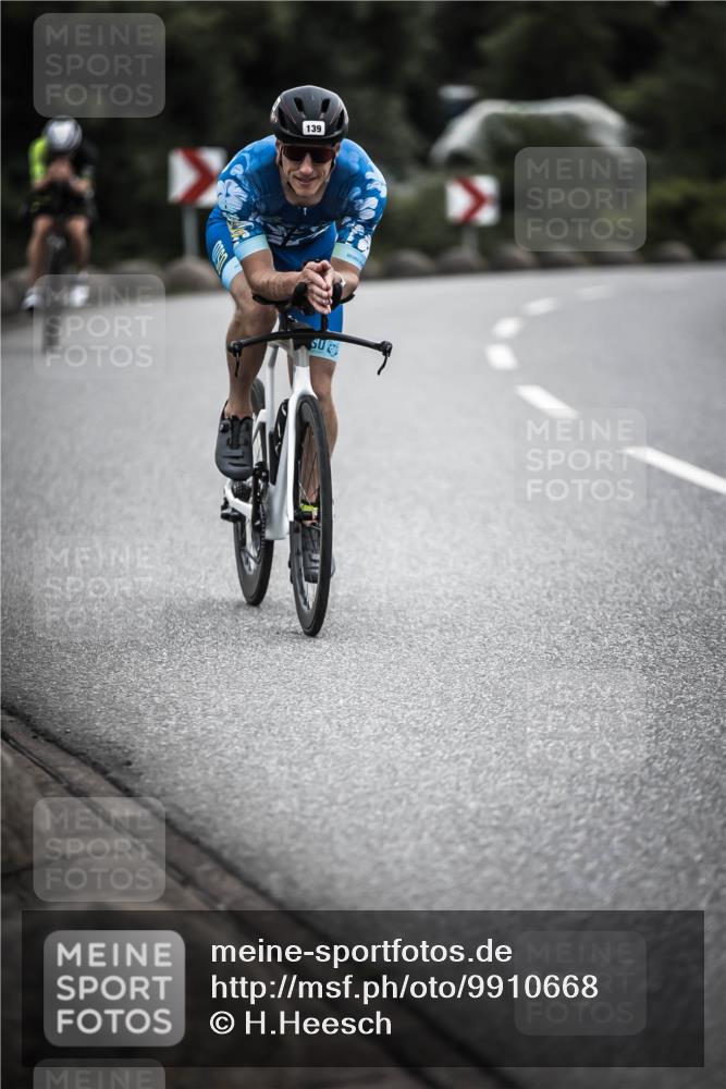 21.06.2026 - 29. Vierlanden-Triathlon H.Heesch http://msf.ph/oto/9910668 21.06.2026 09:35:37 Radfahren 9, 120, 139, 157, 179 meine-sportfotos.de