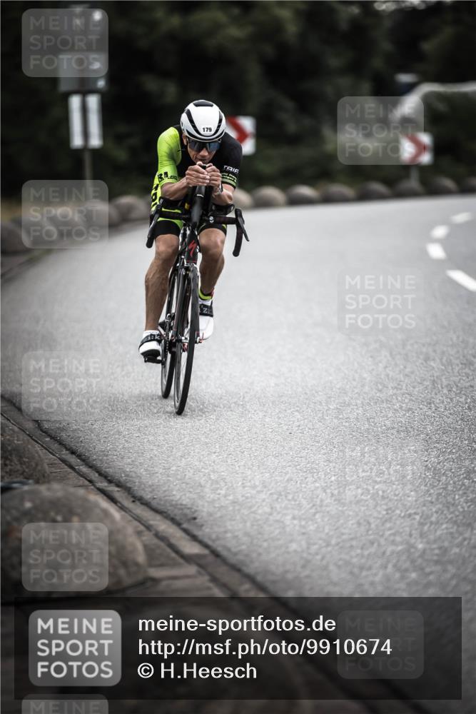 21.06.2026 - 29. Vierlanden-Triathlon H.Heesch http://msf.ph/oto/9910674 21.06.2026 09:35:39 Radfahren 9, 120, 139, 179 meine-sportfotos.de
