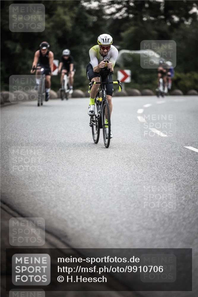 21.06.2026 - 29. Vierlanden-Triathlon H.Heesch http://msf.ph/oto/9910706 21.06.2026 09:35:48 Radfahren 105, 122, 161, 198, 270, 279 meine-sportfotos.de