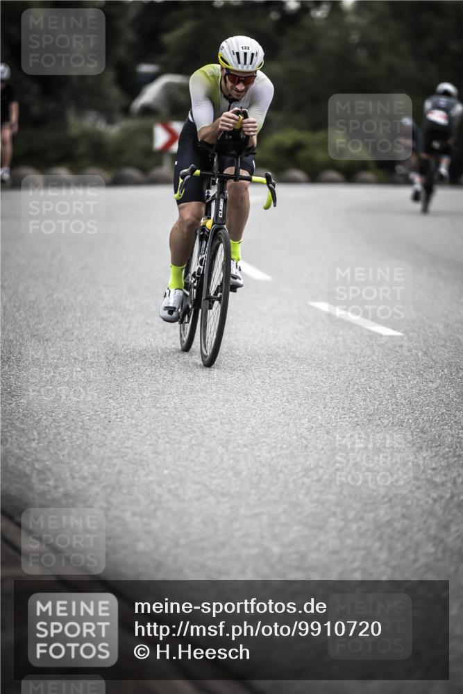21.06.2026 - 29. Vierlanden-Triathlon H.Heesch http://msf.ph/oto/9910720 21.06.2026 09:35:49 Radfahren 105, 122, 161, 198, 270, 279 meine-sportfotos.de