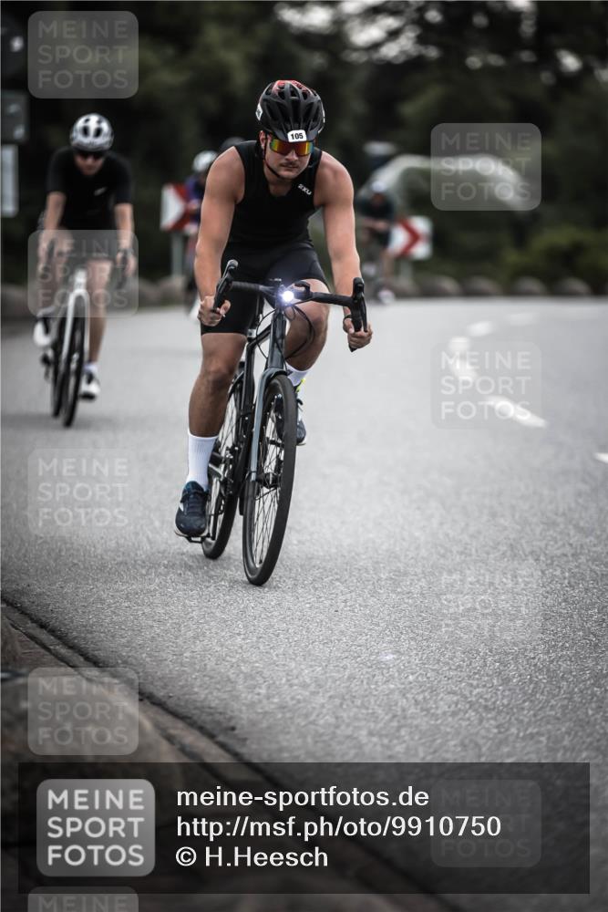 21.06.2026 - 29. Vierlanden-Triathlon H.Heesch http://msf.ph/oto/9910750 21.06.2026 09:35:52 Radfahren 86, 90, 105, 122, 161, 176, 198, 270, 279 meine-sportfotos.de