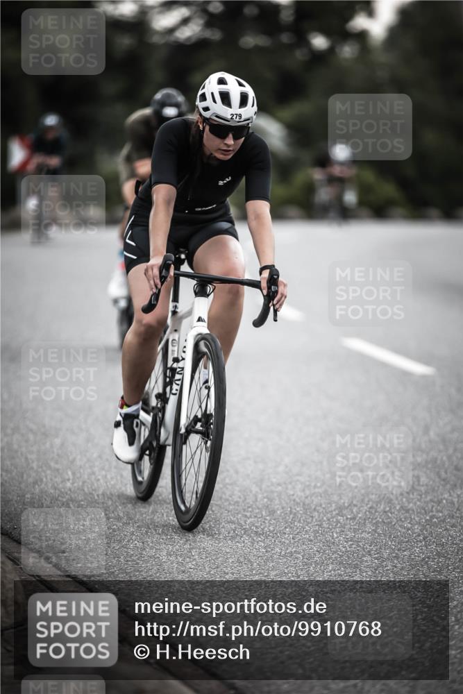 21.06.2026 - 29. Vierlanden-Triathlon H.Heesch http://msf.ph/oto/9910768 21.06.2026 09:35:53 Radfahren 86, 90, 105, 122, 161, 176, 198, 200, 270, 279 meine-sportfotos.de