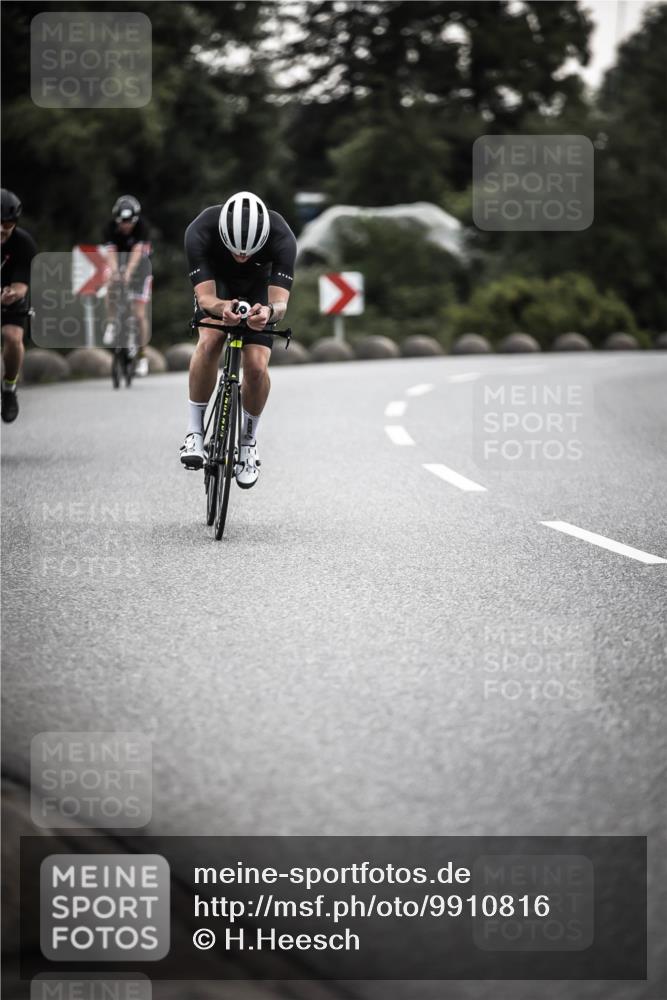 21.06.2026 - 29. Vierlanden-Triathlon H.Heesch http://msf.ph/oto/9910816 21.06.2026 09:35:58 Radfahren 75, 86, 90, 176, 198, 200, 270 meine-sportfotos.de