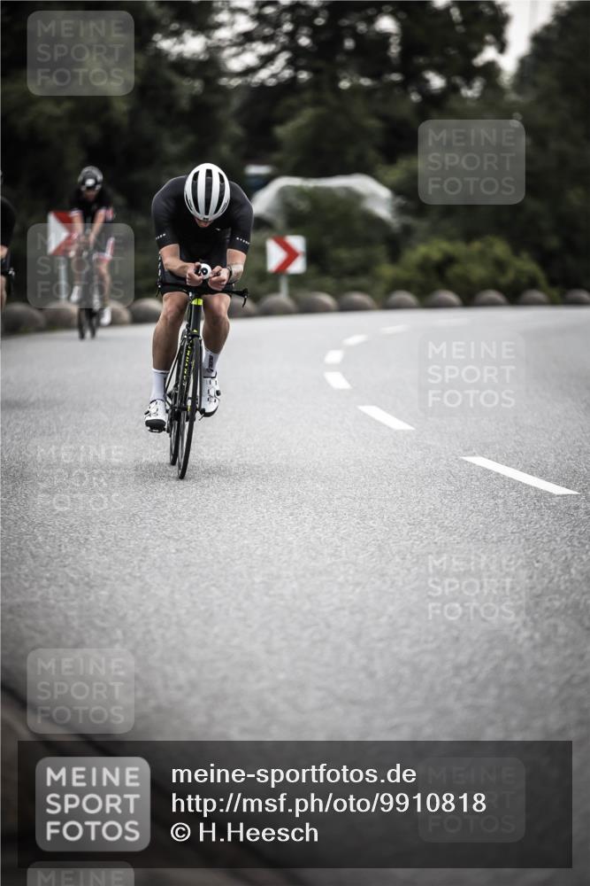 21.06.2026 - 29. Vierlanden-Triathlon H.Heesch http://msf.ph/oto/9910818 21.06.2026 09:35:58 Radfahren 75, 86, 90, 176, 198, 200, 270 meine-sportfotos.de
