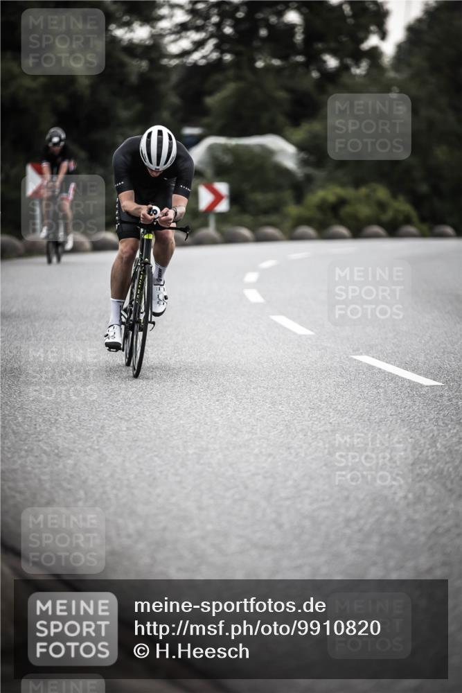 21.06.2026 - 29. Vierlanden-Triathlon H.Heesch http://msf.ph/oto/9910820 21.06.2026 09:35:58 Radfahren 75, 86, 90, 176, 198, 200, 270 meine-sportfotos.de
