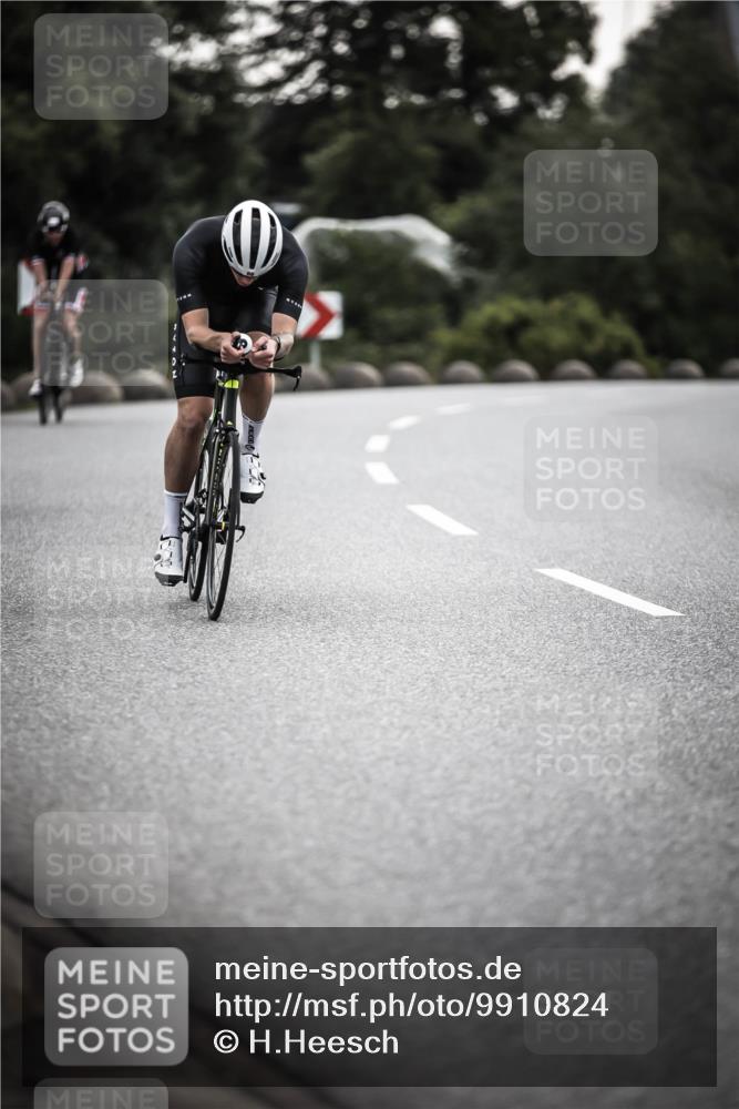 21.06.2026 - 29. Vierlanden-Triathlon H.Heesch http://msf.ph/oto/9910824 21.06.2026 09:35:58 Radfahren 75, 86, 90, 176, 198, 200, 270 meine-sportfotos.de