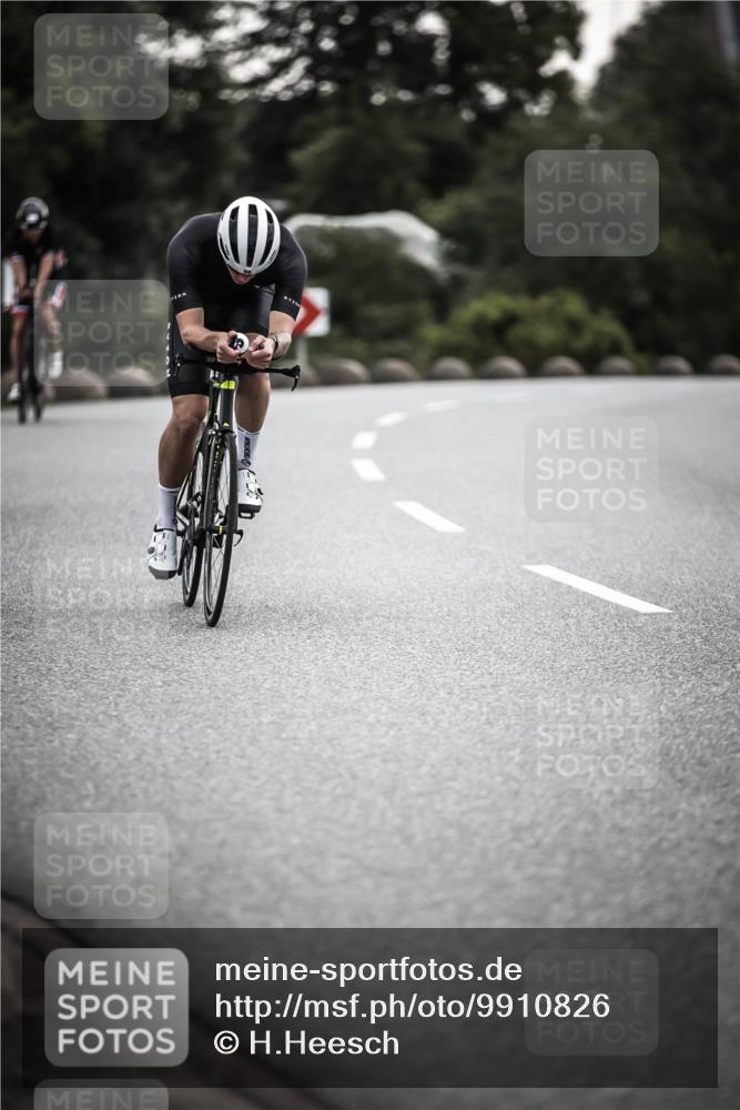 21.06.2026 - 29. Vierlanden-Triathlon H.Heesch http://msf.ph/oto/9910826 21.06.2026 09:35:58 Radfahren 75, 86, 90, 176, 198, 200, 270 meine-sportfotos.de