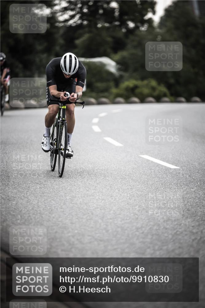 21.06.2026 - 29. Vierlanden-Triathlon H.Heesch http://msf.ph/oto/9910830 21.06.2026 09:35:58 Radfahren 75, 86, 90, 176, 198, 200, 270 meine-sportfotos.de