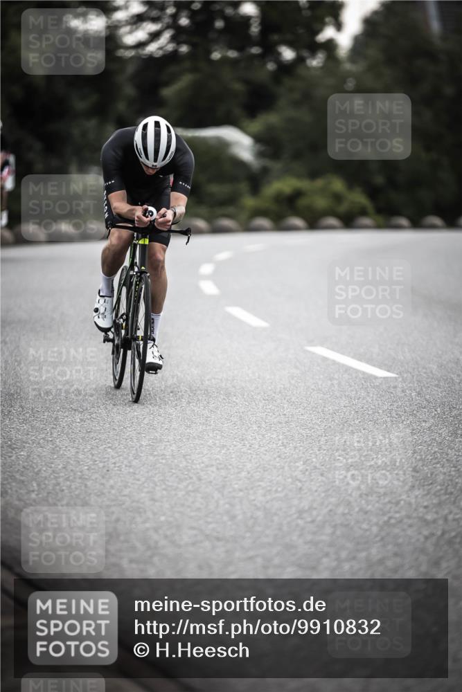 21.06.2026 - 29. Vierlanden-Triathlon H.Heesch http://msf.ph/oto/9910832 21.06.2026 09:35:58 Radfahren 75, 86, 90, 176, 198, 200, 270 meine-sportfotos.de