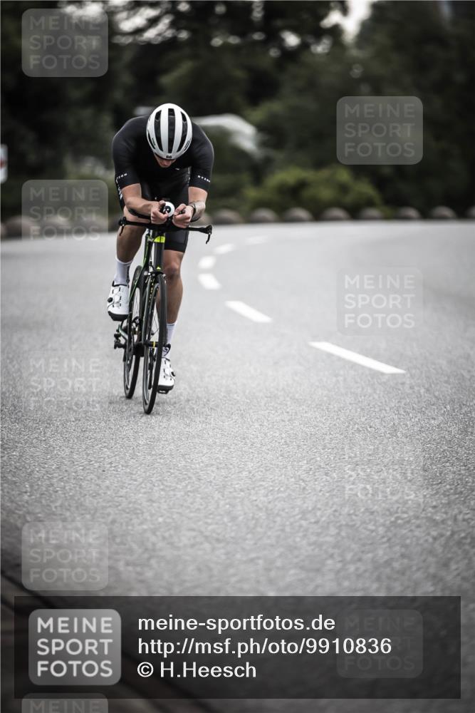 21.06.2026 - 29. Vierlanden-Triathlon H.Heesch http://msf.ph/oto/9910836 21.06.2026 09:35:58 Radfahren 75, 86, 90, 176, 198, 200, 270 meine-sportfotos.de