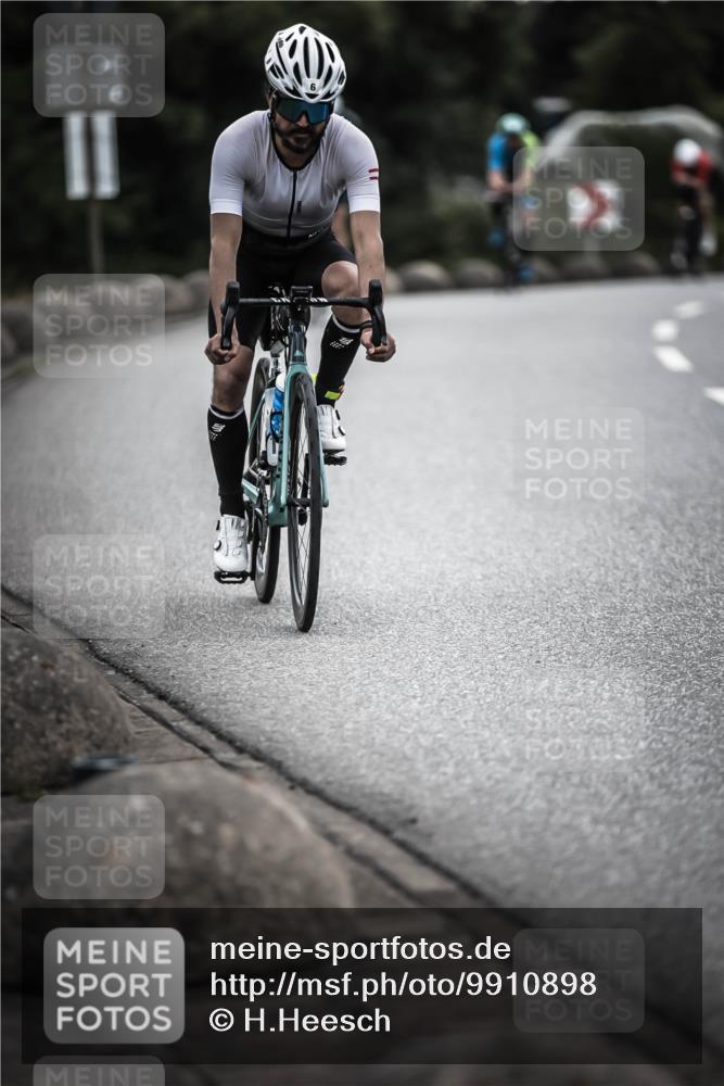 21.06.2026 - 29. Vierlanden-Triathlon H.Heesch http://msf.ph/oto/9910898 21.06.2026 09:36:12 Radfahren 6, 130, 135, 180 meine-sportfotos.de