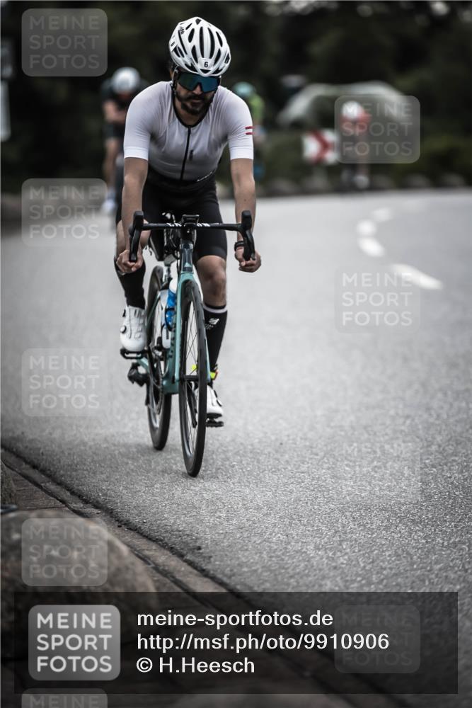 21.06.2026 - 29. Vierlanden-Triathlon H.Heesch http://msf.ph/oto/9910906 21.06.2026 09:36:12 Radfahren 6, 130, 135, 180 meine-sportfotos.de