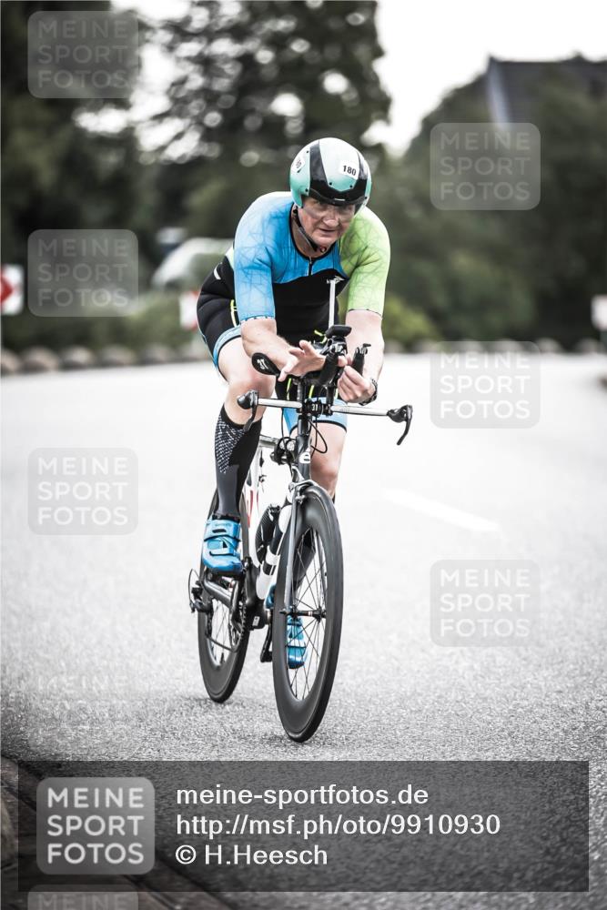 21.06.2026 - 29. Vierlanden-Triathlon H.Heesch http://msf.ph/oto/9910930 21.06.2026 09:36:17 Radfahren 6, 23, 111, 130, 135, 180, 216, 283 meine-sportfotos.de