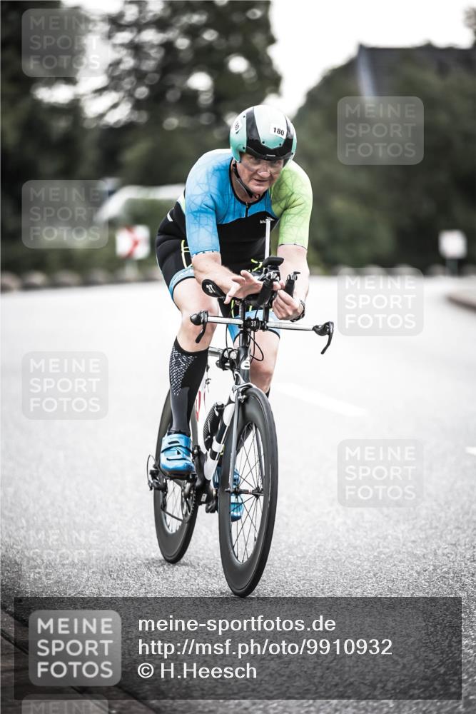 21.06.2026 - 29. Vierlanden-Triathlon H.Heesch http://msf.ph/oto/9910932 21.06.2026 09:36:17 Radfahren 6, 23, 111, 130, 135, 180, 216, 283 meine-sportfotos.de